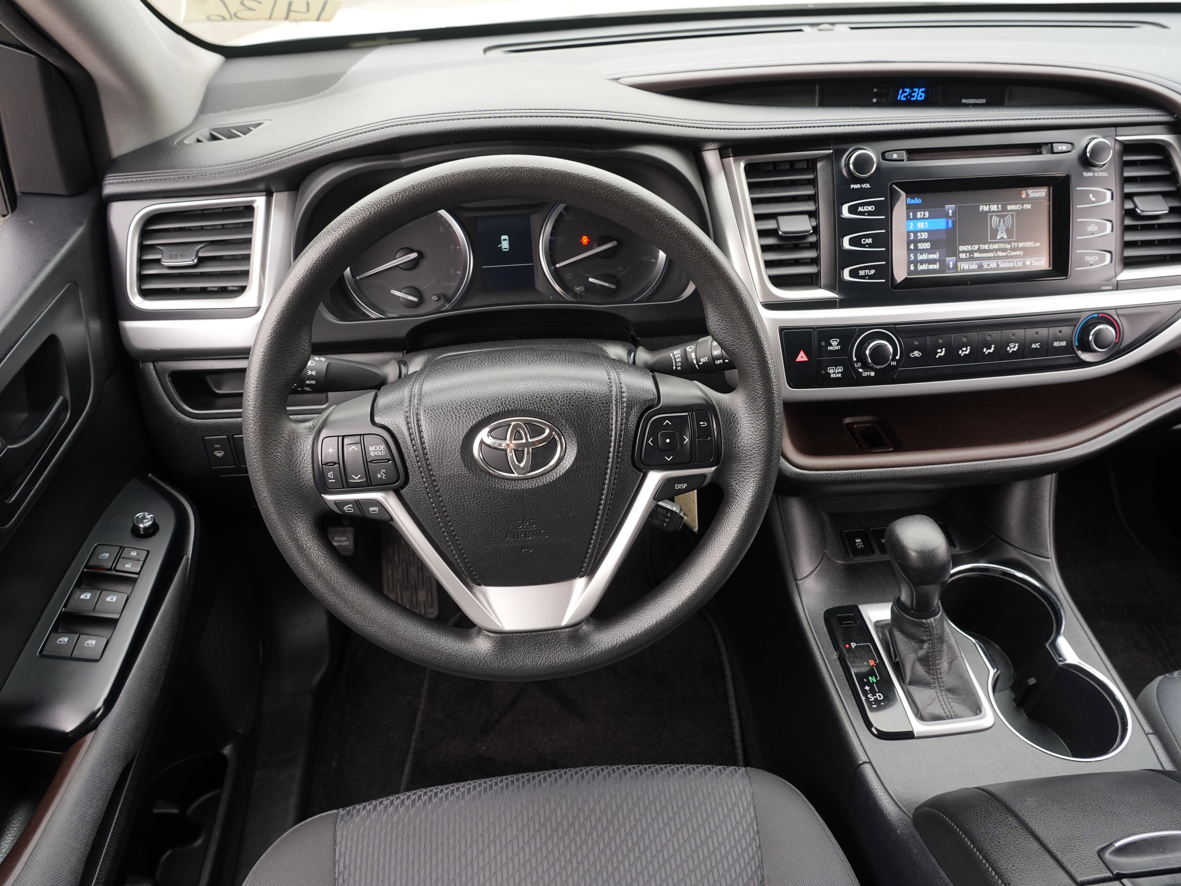 Used 2015 Toyota Highlander LE AWD/4WD image 20
