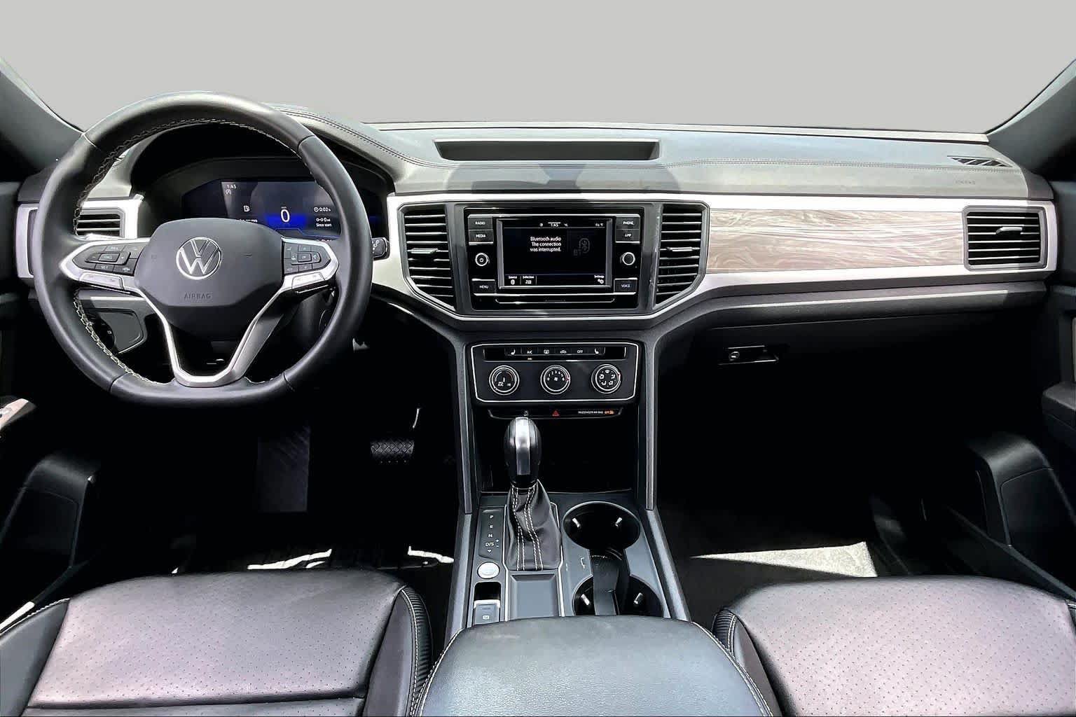 Used 2022 Volkswagen Atlas Cross Sport SE FWD image 15