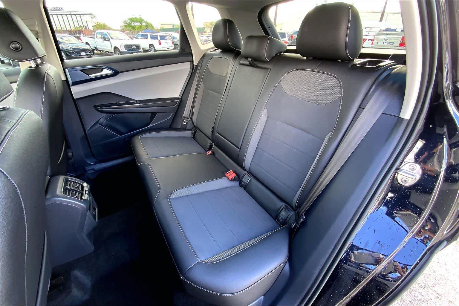 Used 2024 Volkswagen Taos SE w/ Black Wheel Package FWD image 21