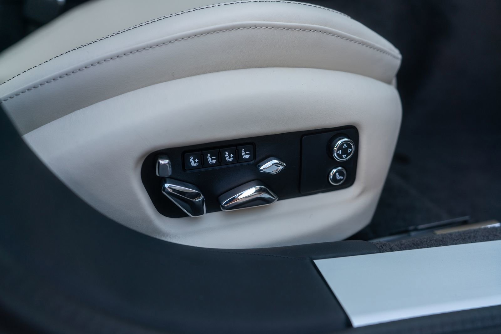 New 2026 Bentley Flying Spur Plug-In Hybrid image 46