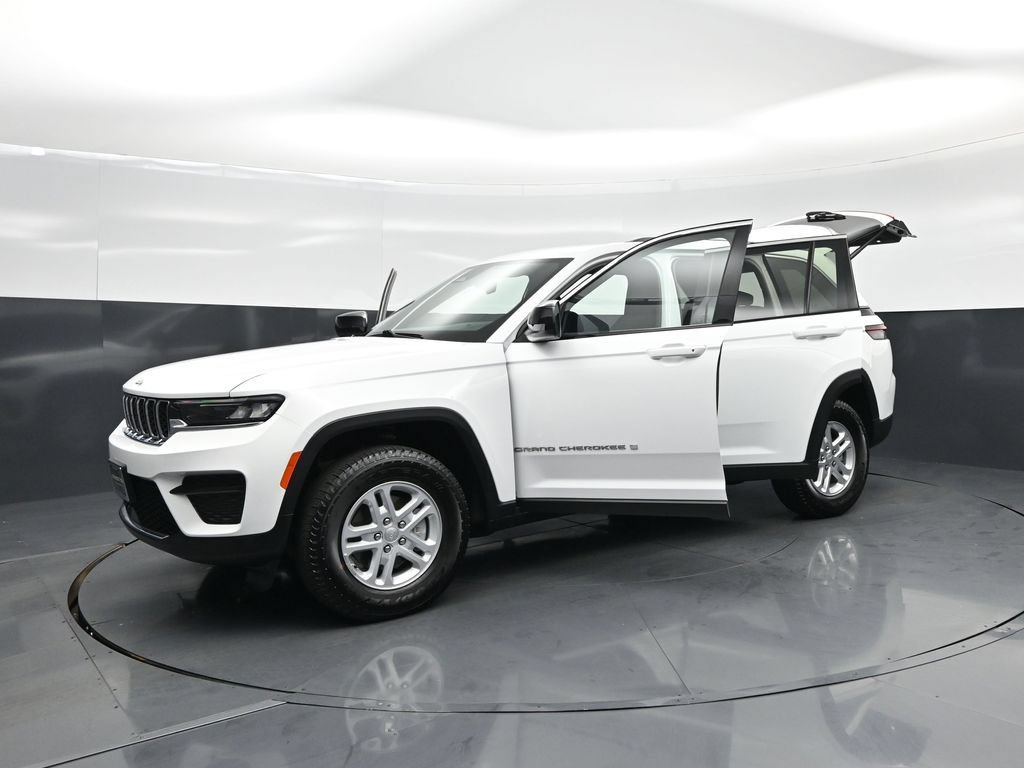 Used 2025 Jeep Grand Cherokee Laredo w/ Luxury Tech Group I AWD/4WD image 26