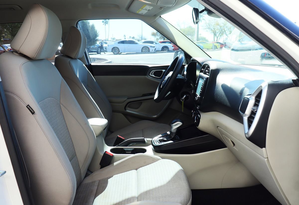 Used 2020 Kia Soul S FWD image 34