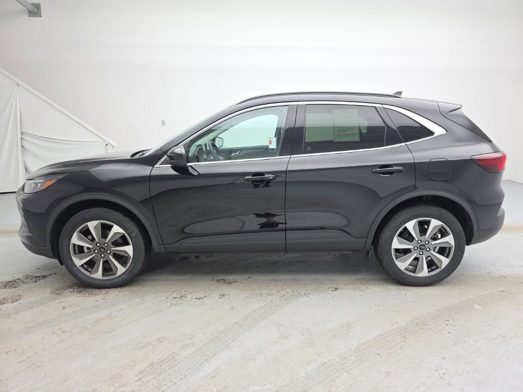 Used 2025 Ford Escape Platinum image 7