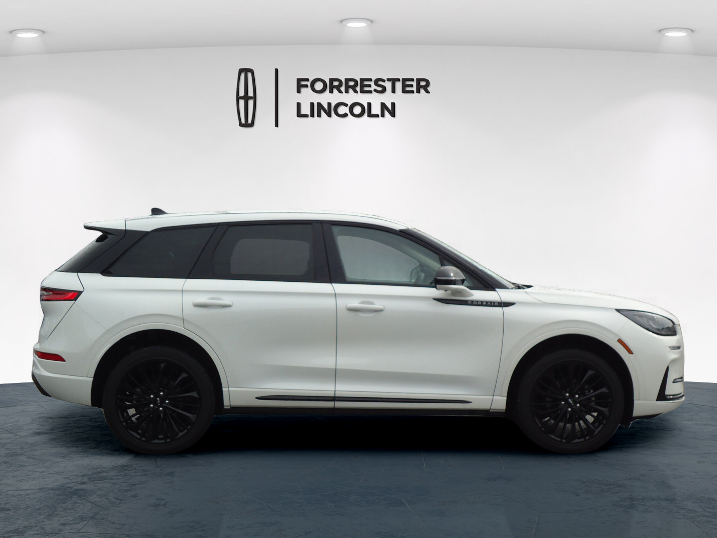 Used 2023 Lincoln Corsair AWD w/ Equipment Group 101A image 2