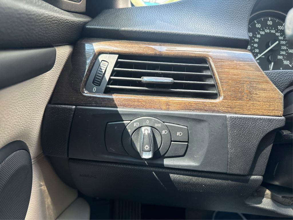 Used 2013 BMW 335i Convertible image 18