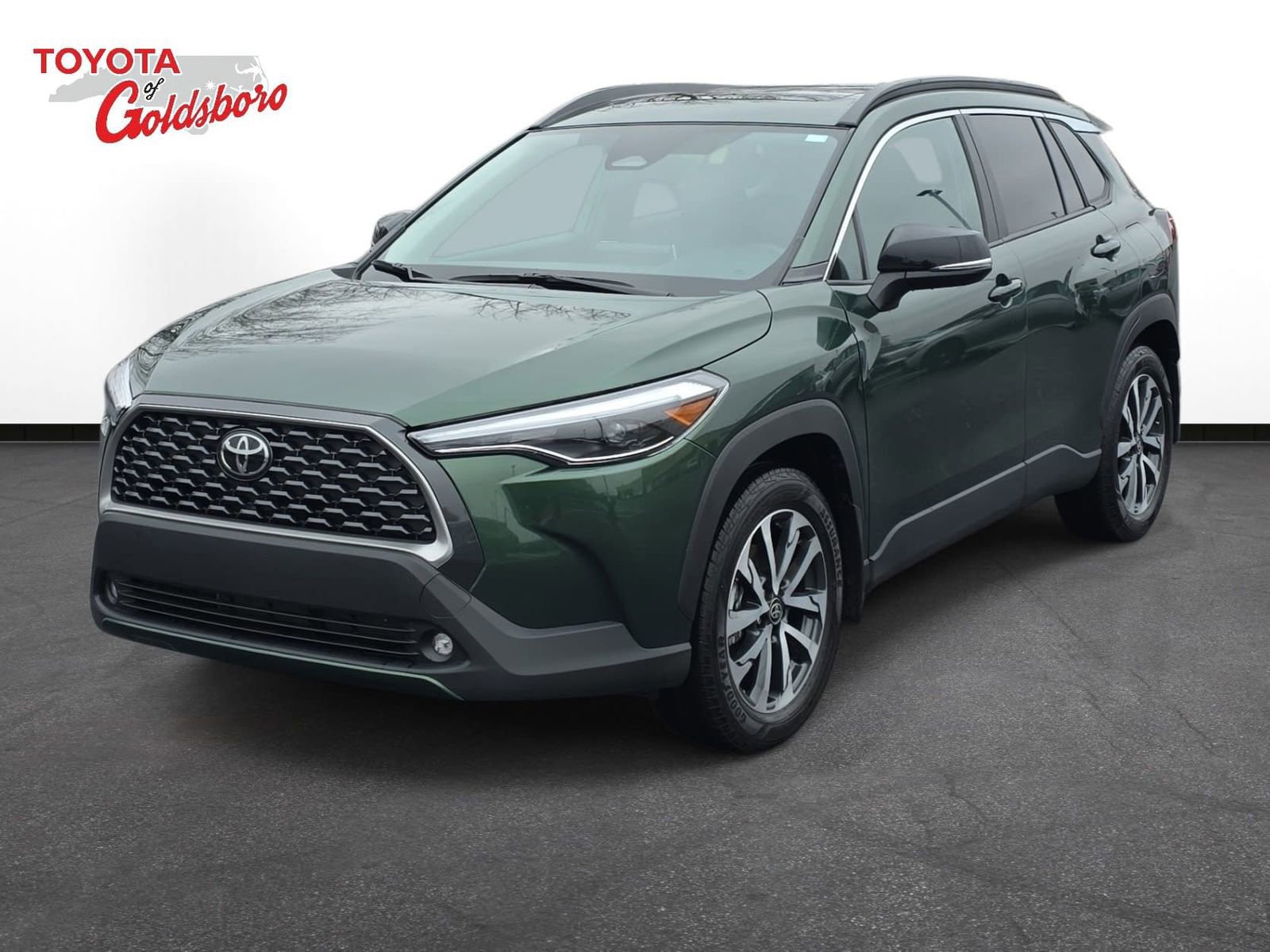 Used 2025 Toyota Corolla Cross XLE w/ Convenience Package image 1