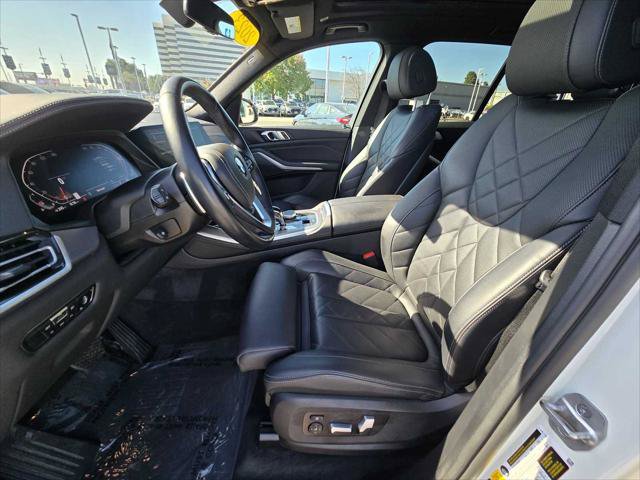 Used 2023 BMW X5 xDrive40i w/ Parking Assistance Package AWD/4WD image 21