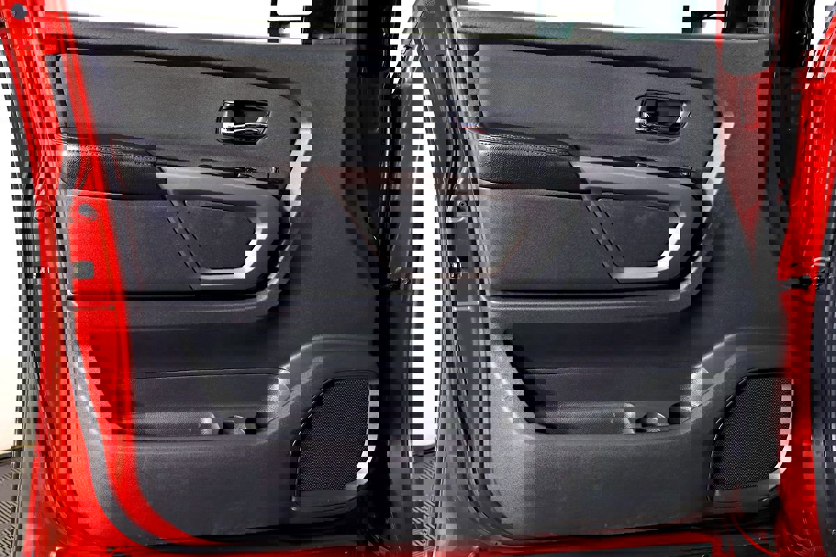 Used 2015 Nissan Titan SV image 19