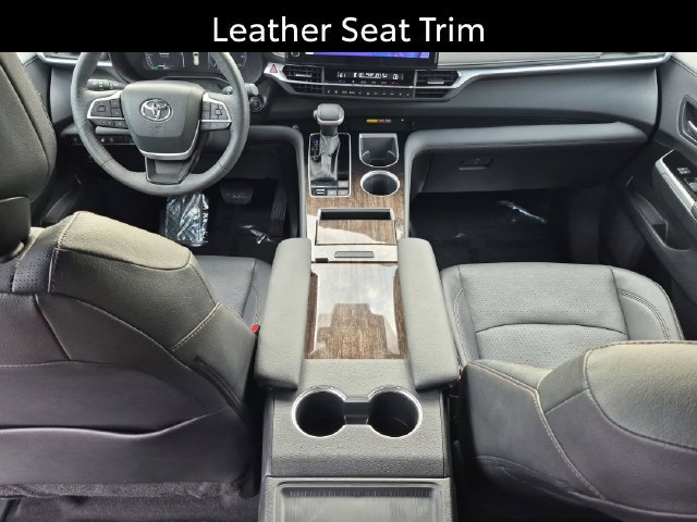 Certified 2025 Toyota Sienna Platinum AWD/4WD image 27