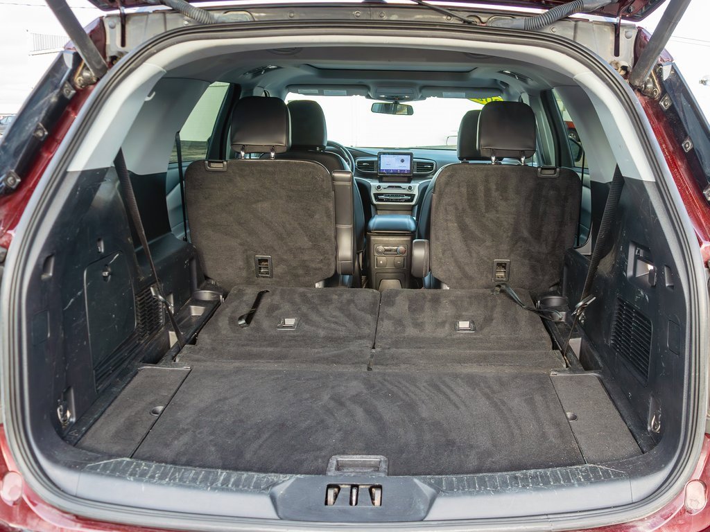 Used 2022 Ford Explorer XLT w/ Equipment Group 202A image 6