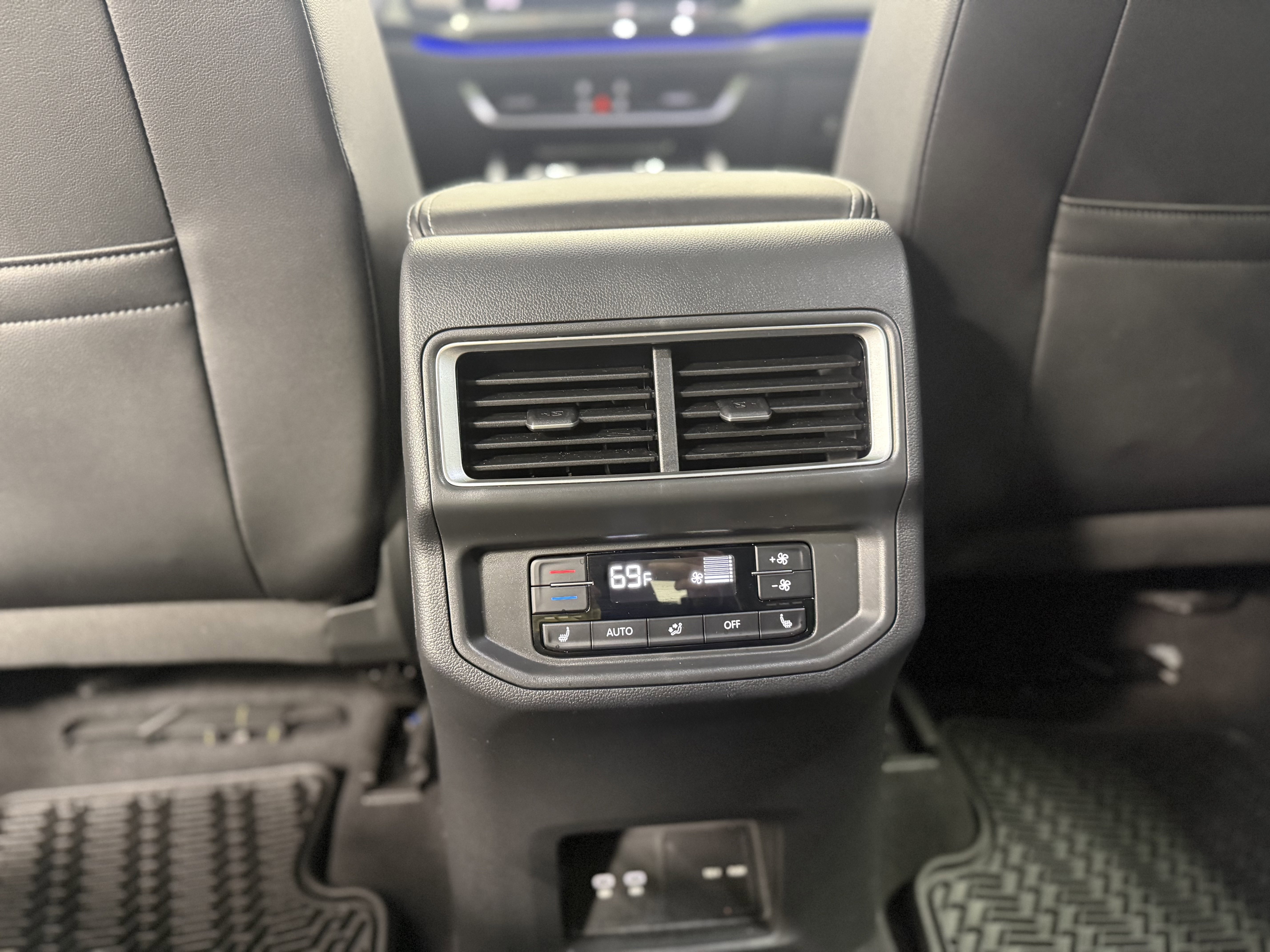 Used 2024 Volkswagen Atlas SEL Premium R-Line image 28