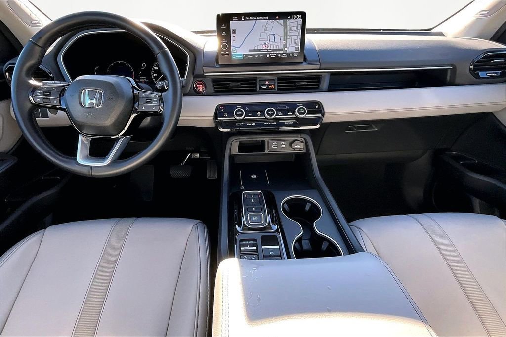 Used 2025 Honda Pilot Touring image 8