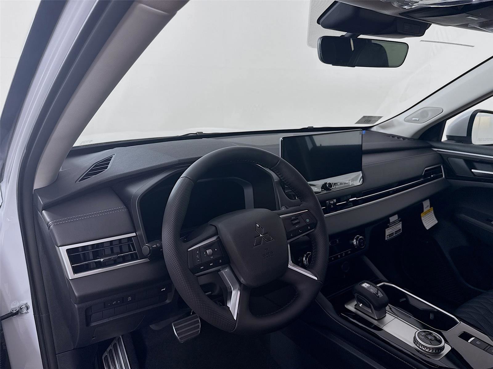 New 2026 Mitsubishi Outlander SEL image 9