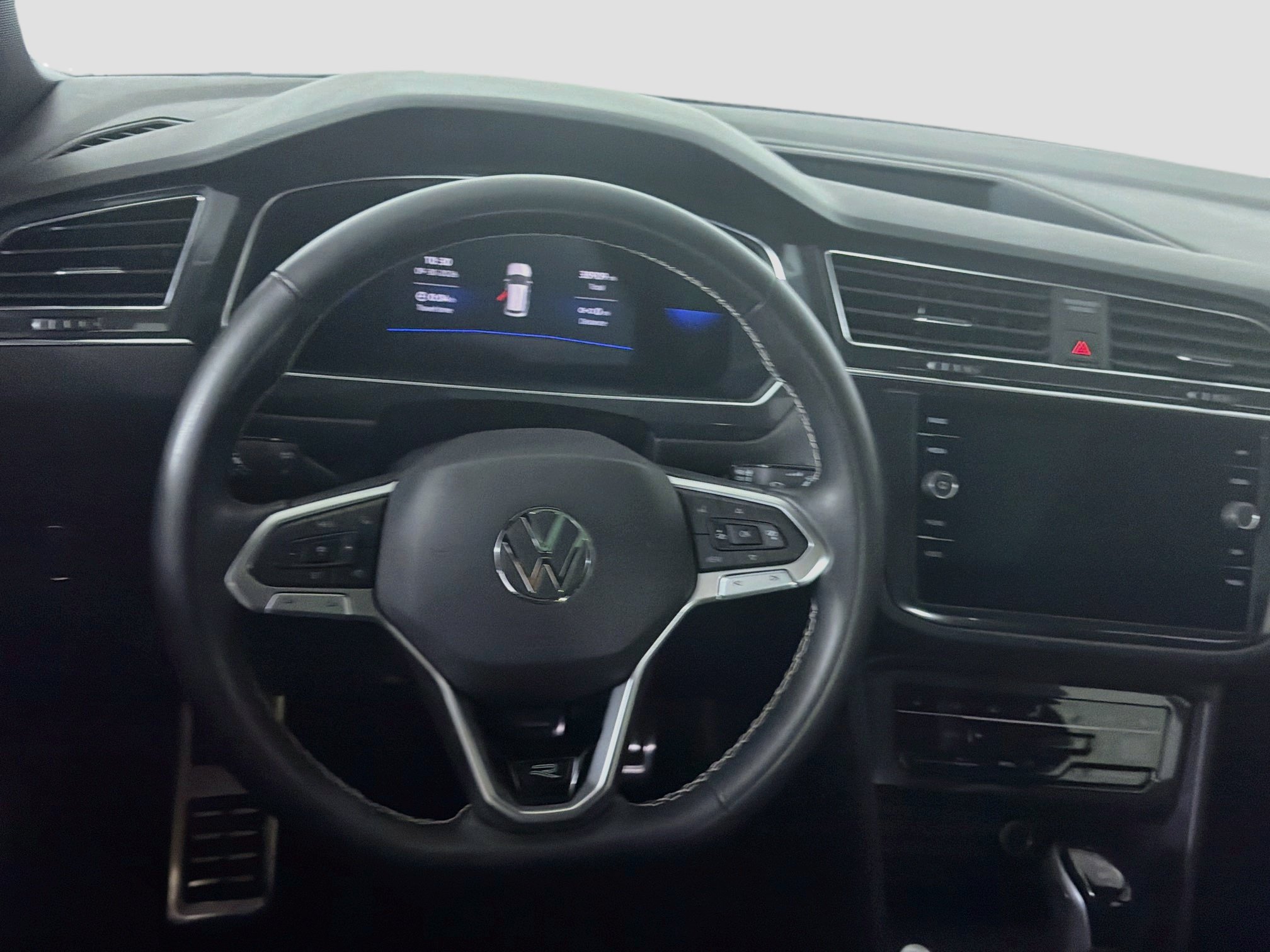 Used 2023 Volkswagen Tiguan SE R-Line FWD image 17