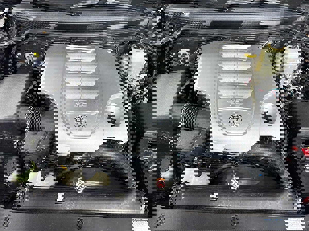 Used 2017 Toyota Land Cruiser image 41