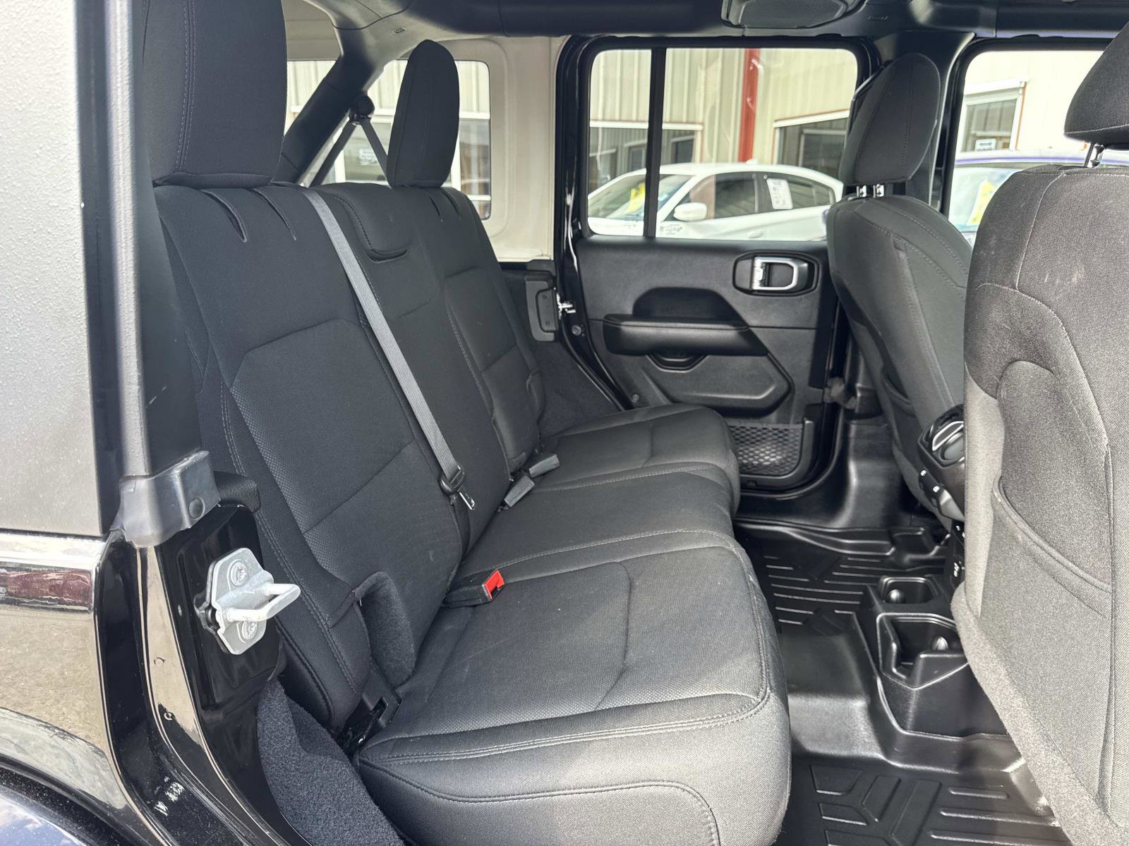 Used 2019 Jeep Wrangler Unlimited Sahara AWD/4WD image 9
