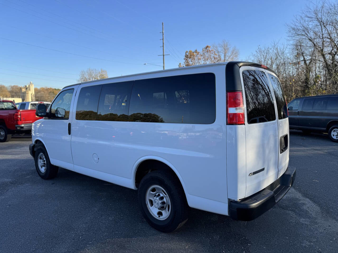Used 2020 Chevrolet Express 2500 LS w/ Driver Convenience Package RWD image 21