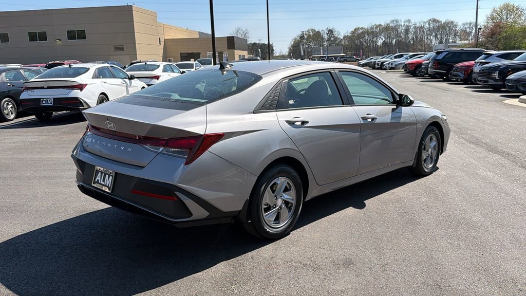 New 2026 Hyundai Elantra SE image 5