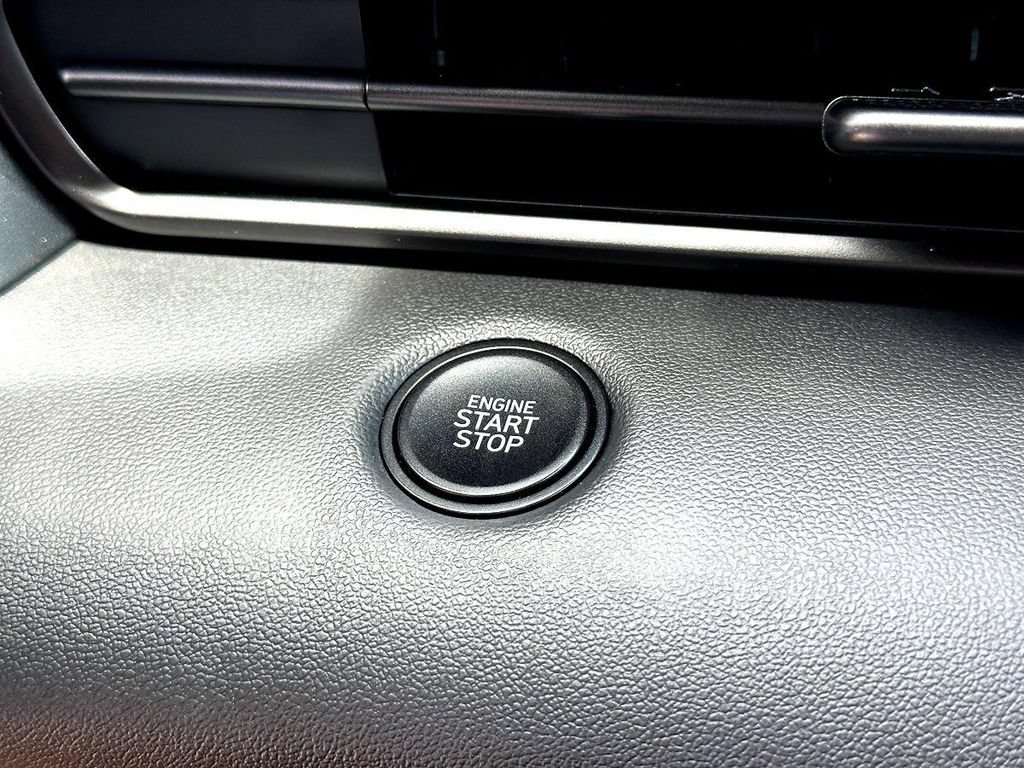 Used 2025 Hyundai Elantra Sport FWD image 19
