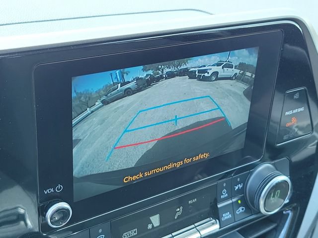 Used 2024 Toyota Highlander LE FWD image 28