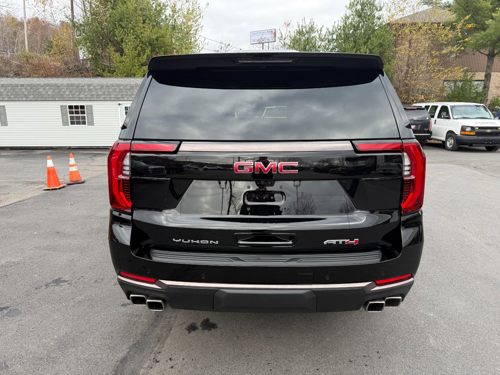 New 2026 GMC Yukon AT4 Ultimate w/ LPO, Illumination Package image 4