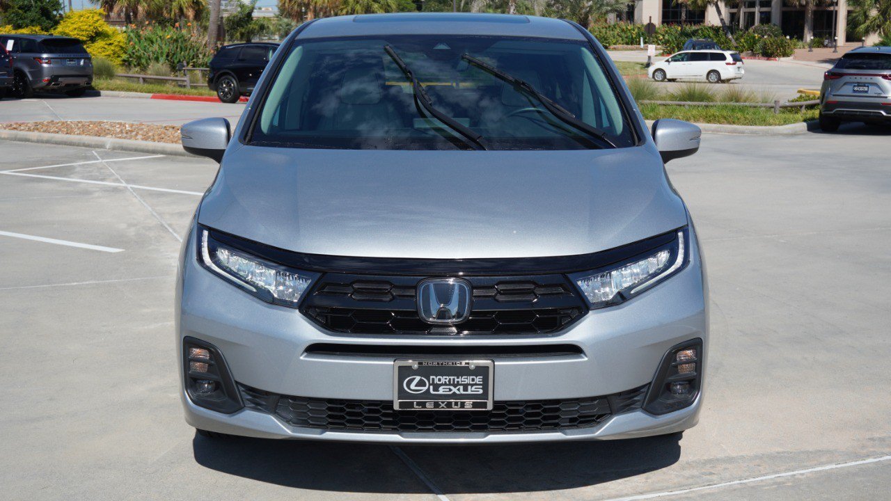 Used 2025 Honda Odyssey Touring image 2