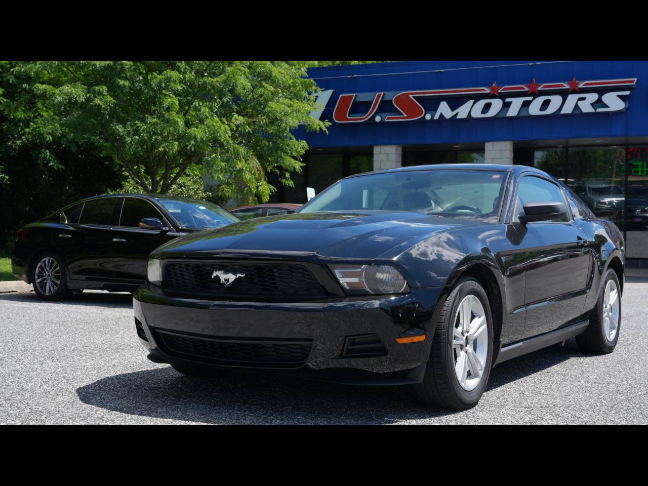 Used 2010 Ford Mustang Coupe RWD image 1
