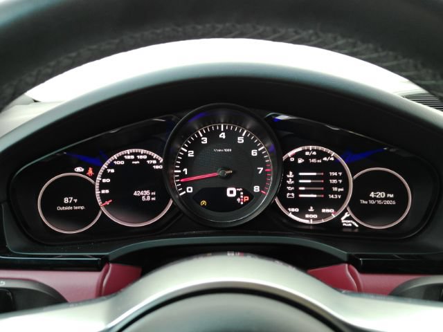 Used 2022 Porsche Cayenne S Platinum AWD/4WD image 41