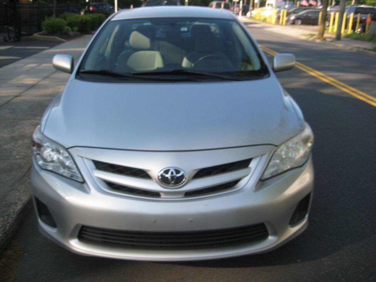 Used 2012 Toyota Corolla LE FWD image 2