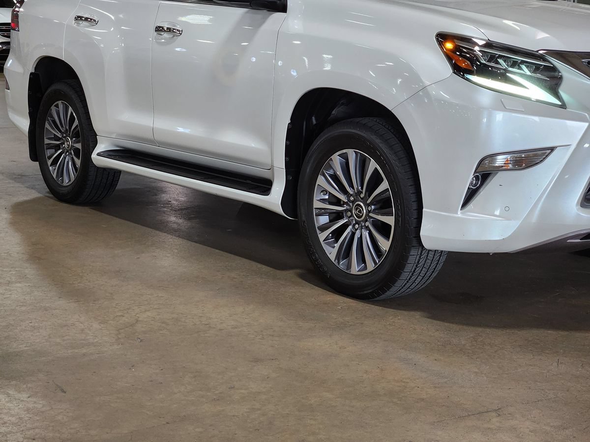 Used 2023 Lexus GX 460 Luxury w/ Accessory Package AWD/4WD image 16