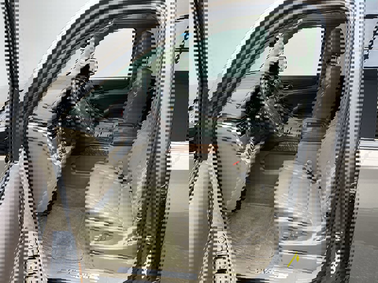 Used 2015 Chevrolet Tahoe LTZ AWD/4WD image 3