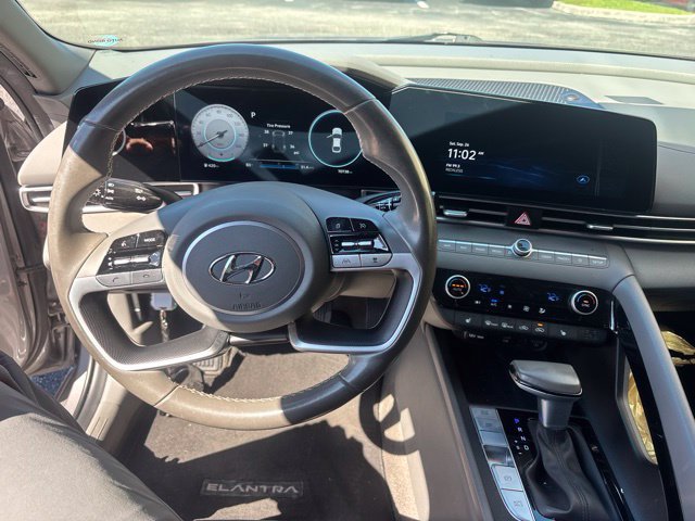 Used 2023 Hyundai Elantra SEL w/ Convenience Package FWD image 2