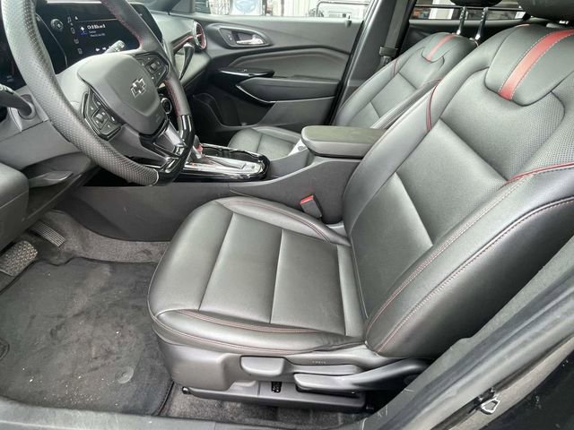 Used 2025 Chevrolet Trax RS w/ Sunroof Package image 14