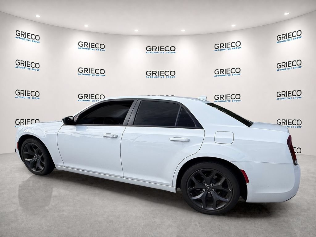 Used 2023 Chrysler 300 Touring w/ Safetytec Plus Group RWD image 5