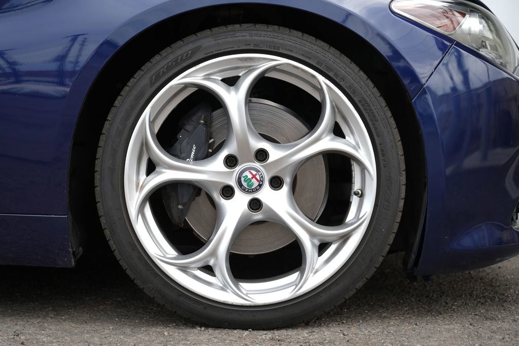 Used 2019 Alfa Romeo Giulia Ti Sport w/ Quick Order Package 22U Sport image 10