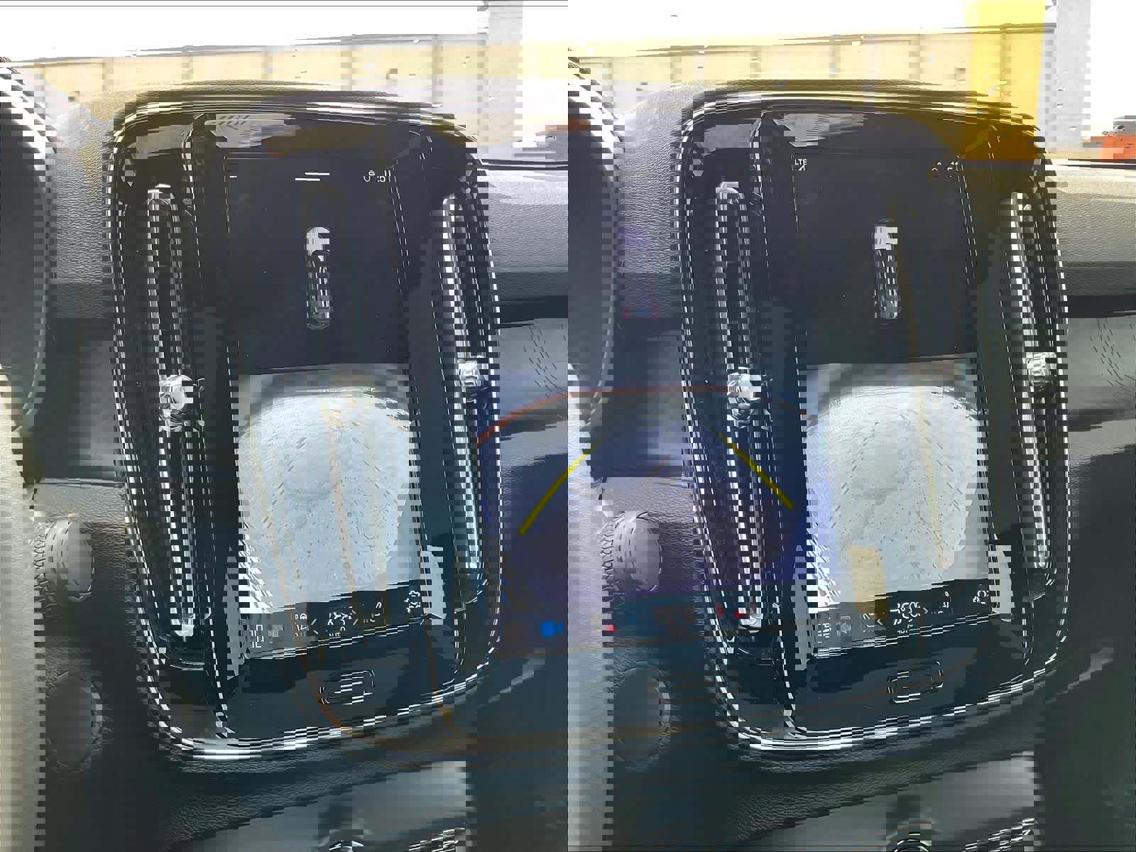 Used 2023 Volvo C40 P8 Recharge Ultimate image 24