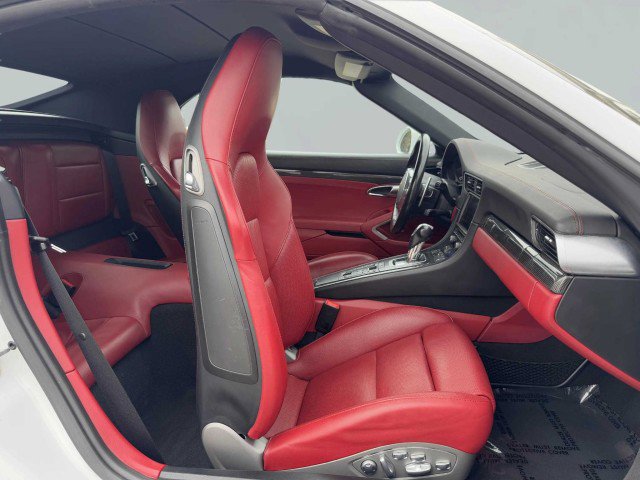 Used 2016 Porsche 911 Turbo S image 45