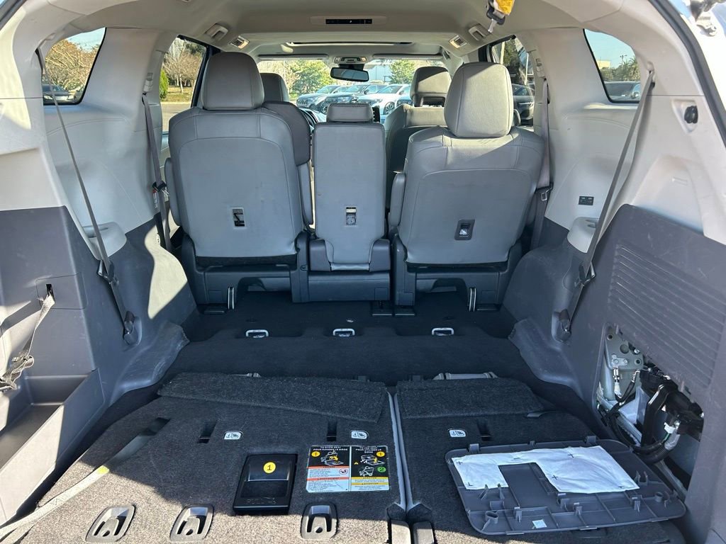 Used 2024 Toyota Sienna XLE image 47