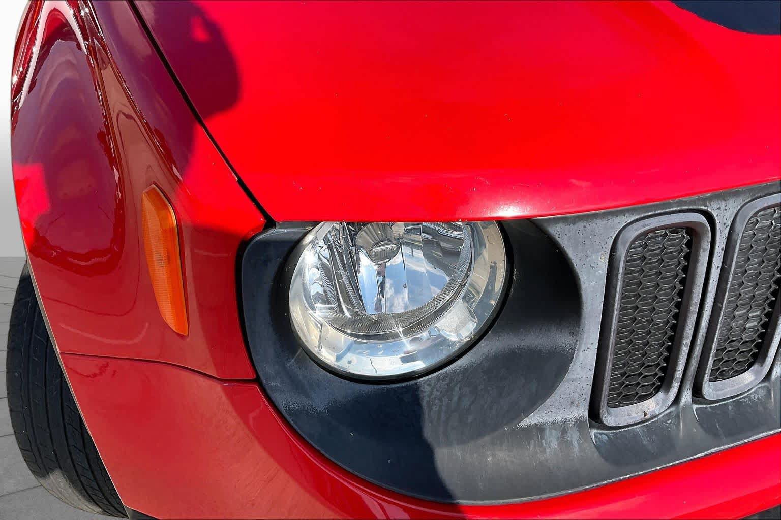 Used 2016 Jeep Renegade Trailhawk w/ Premium Trailhawk Package AWD/4WD image 27