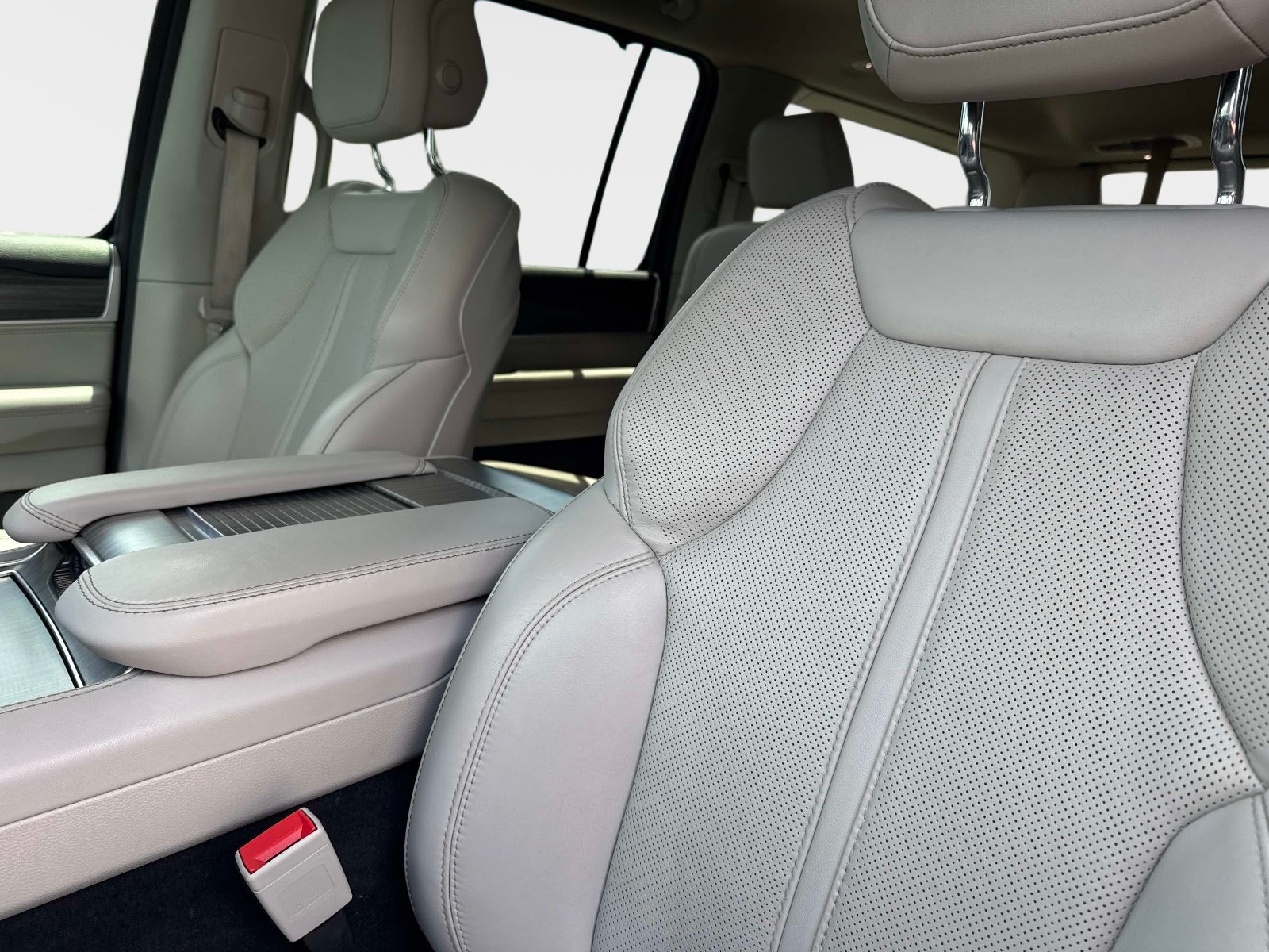 Used 2023 Jeep Wagoneer Series II w/ Convenience Group I AWD/4WD image 26