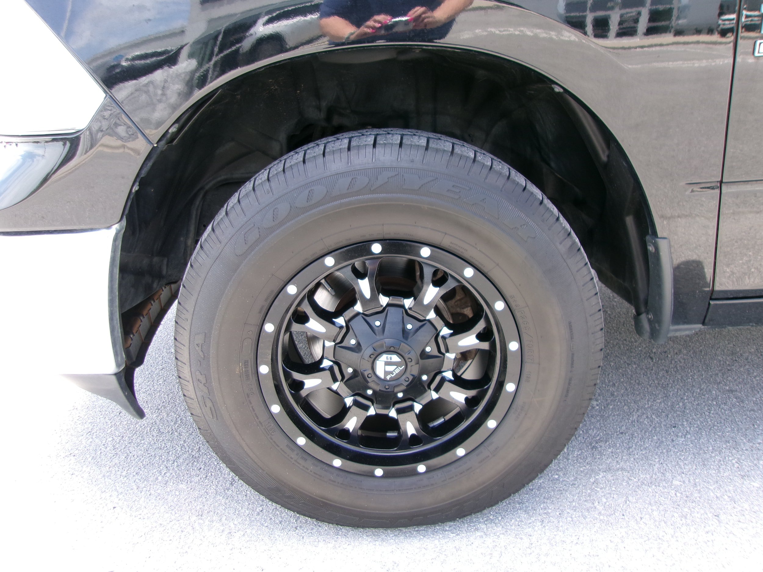 Used 2024 RAM 1500 Classic SLT AWD/4WD image 7
