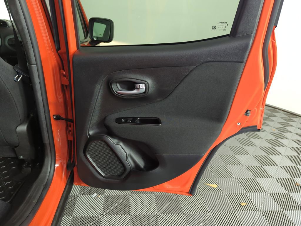 Used 2021 Jeep Renegade Latitude image 30