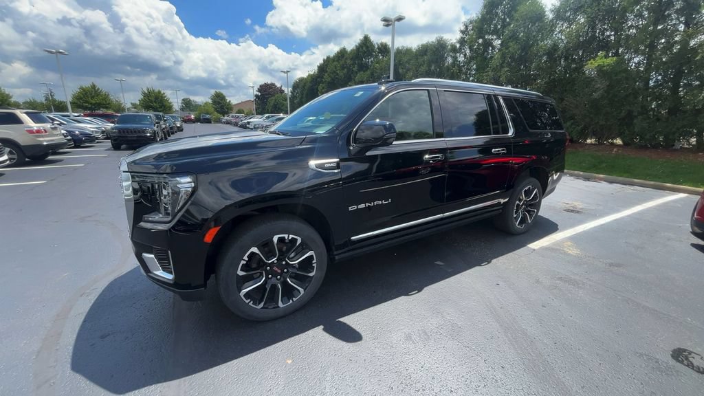 Used 2023 GMC Yukon XL Denali w/ LPO, Floor Liner Package AWD/4WD image 3