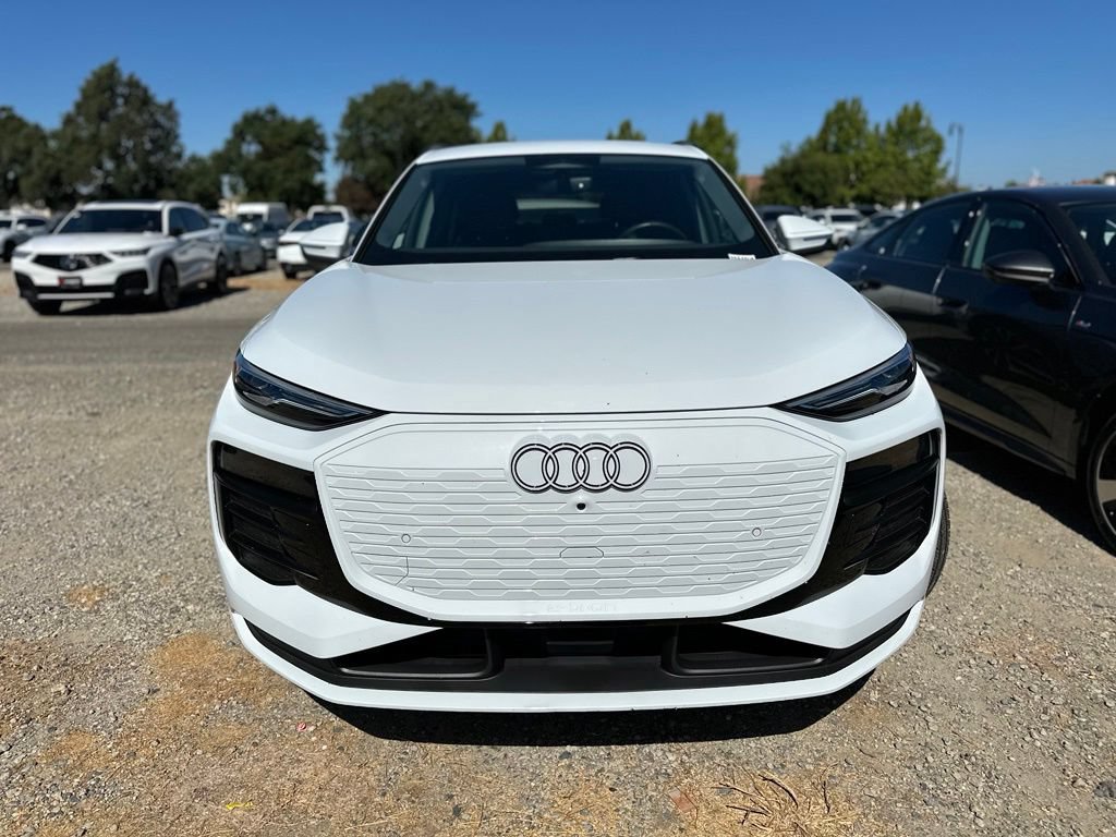 Used 2025 Audi Q6 e-tron Premium AWD/4WD image 2