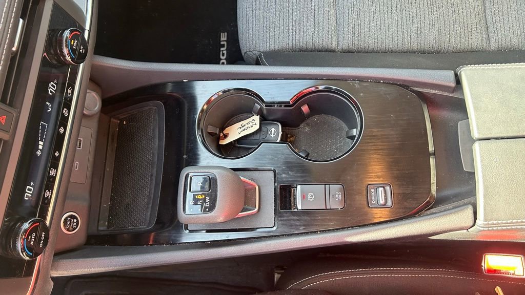 Used 2023 Nissan Rogue SV image 18