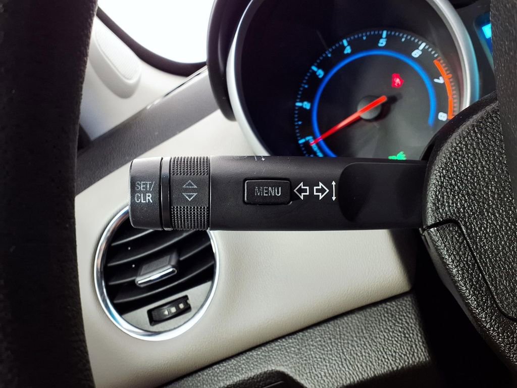 Used 2014 Chevrolet Cruze LS FWD image 16
