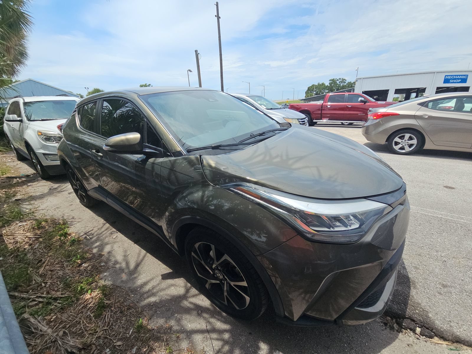 Used 2021 Toyota C-HR XLE FWD image 4
