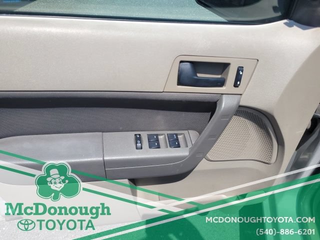 Used 2009 Ford Focus SE FWD image 11