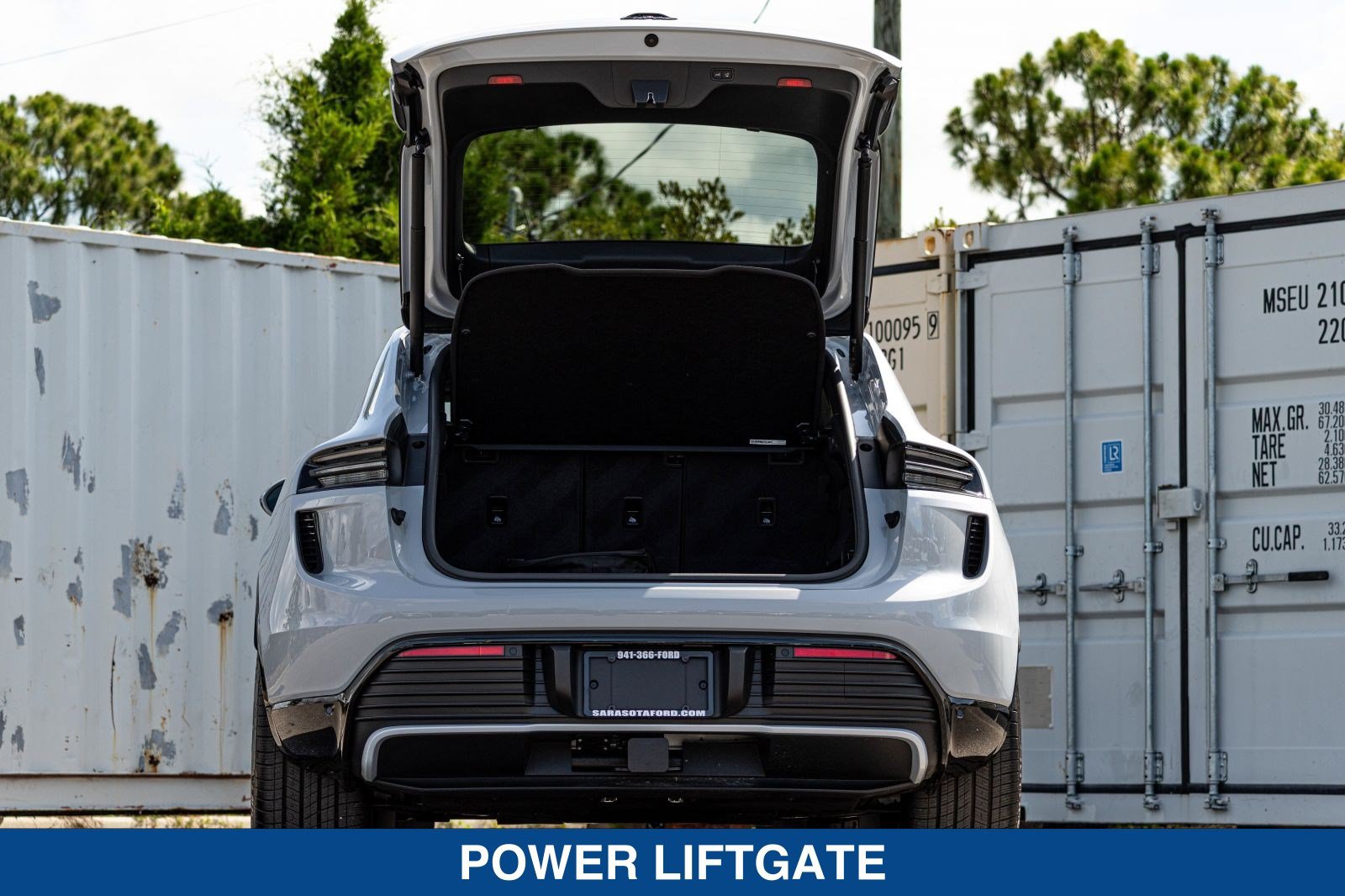 Used 2025 Porsche Macan Turbo Electric AWD/4WD image 28