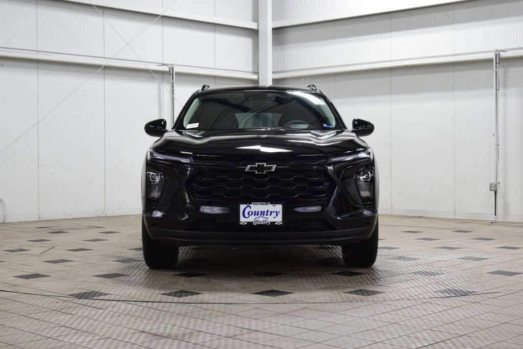 New 2026 Chevrolet Trax LT w/ Midnight Edition FWD image 2
